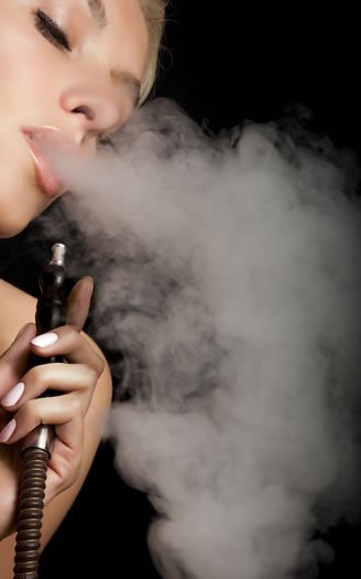 Vom Rauchen zum Dampfen: Warum immer mehr Menschen auf E-Shishas umsteigen